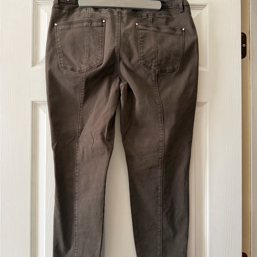 Women’s Soft Washed Brown Zip-Pocket Skinny Jeans - Picture 4 of 7